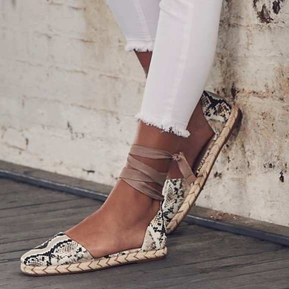 Vince Camuto Jeliany Ankle Tie Espadrilles Flats Leather Snake Print Size 7.5 - Picture 1 of 8